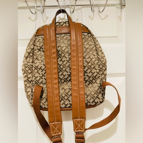 LIKE NEW Tommy Hilfiger Mini Backpack Brown Monogram Material - Picture 5 of 13
